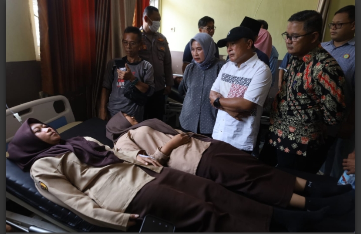 Gegara Ayam Kecap Berlendir, Dapur MBG di Kuningan Disetop Bupati!