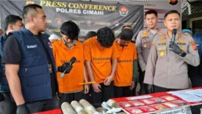 Polres Cimahi Bongkar Pabrik Tembakau Sintetis Rumahan yang Libatkan Siswa SMA