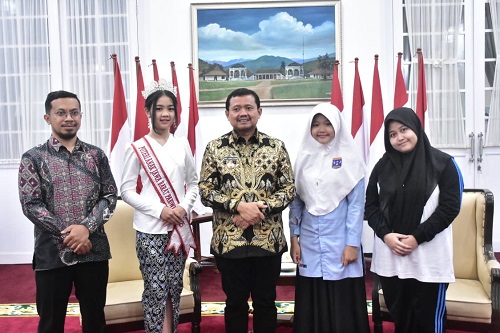 Empat Pelajar  Wakili Jawa Barat di Festival Literasi Perpusnas 2025