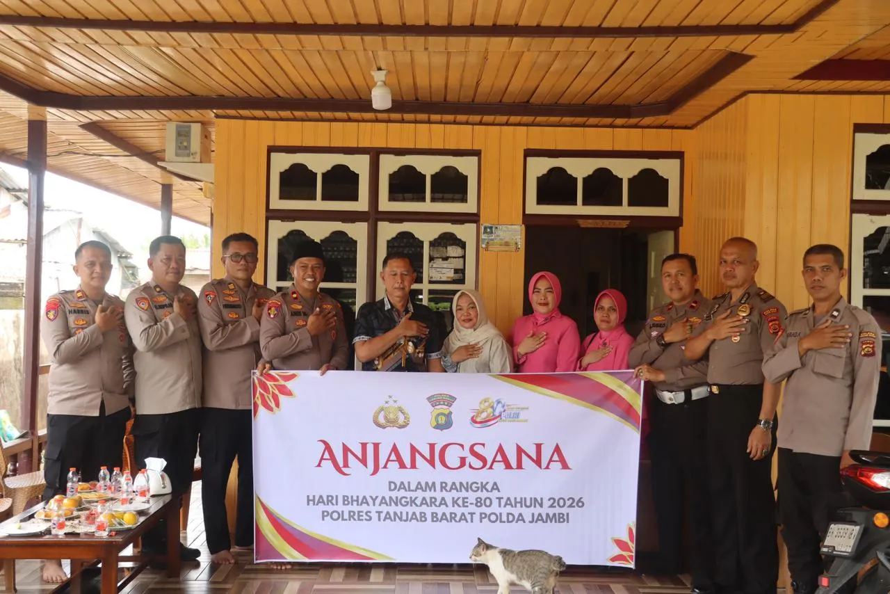 Kapolres Tanjab Barat Bersama PJU dan Bhayangkari Gelar Anjangsana ke Purnawirawan Polri Sambut Hari Bhayangkara ke-80