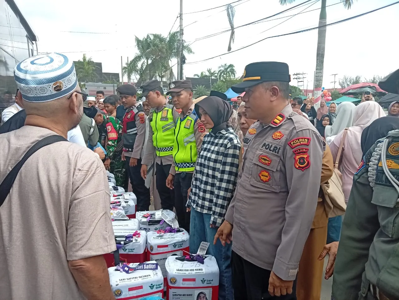 Polres Tanjab Barat Amankan Pemulangan 103 Jamaah Haji Kloter 24, Berlangsung Aman dan Lancar