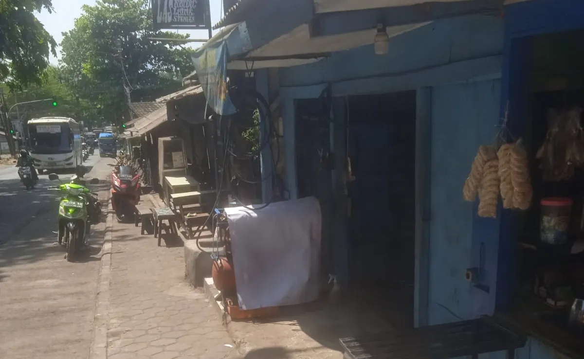 Diduga Tebang Pilih, Pedagang Soroti Penertiban Warung di Pinggir Jalan oleh Satpol PP