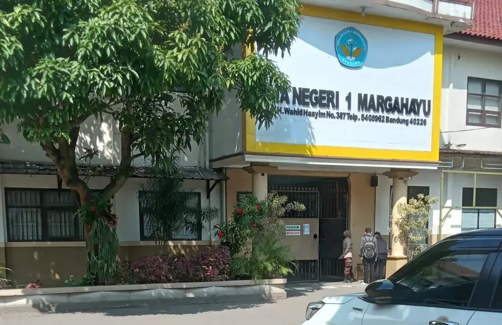 Sulit Dikonfirmasi Terkait SPMB, Kinerja Kepala SMAN 1 Margahayu Disorot Warga