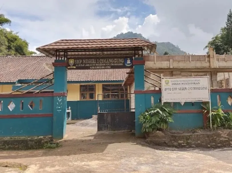 Anggaran Rp2,49 Miliar, Revitalisasi SMPN 2 Cimanggung Disorot: Baja Ringan Lama Diduga Tetap Dipakai
