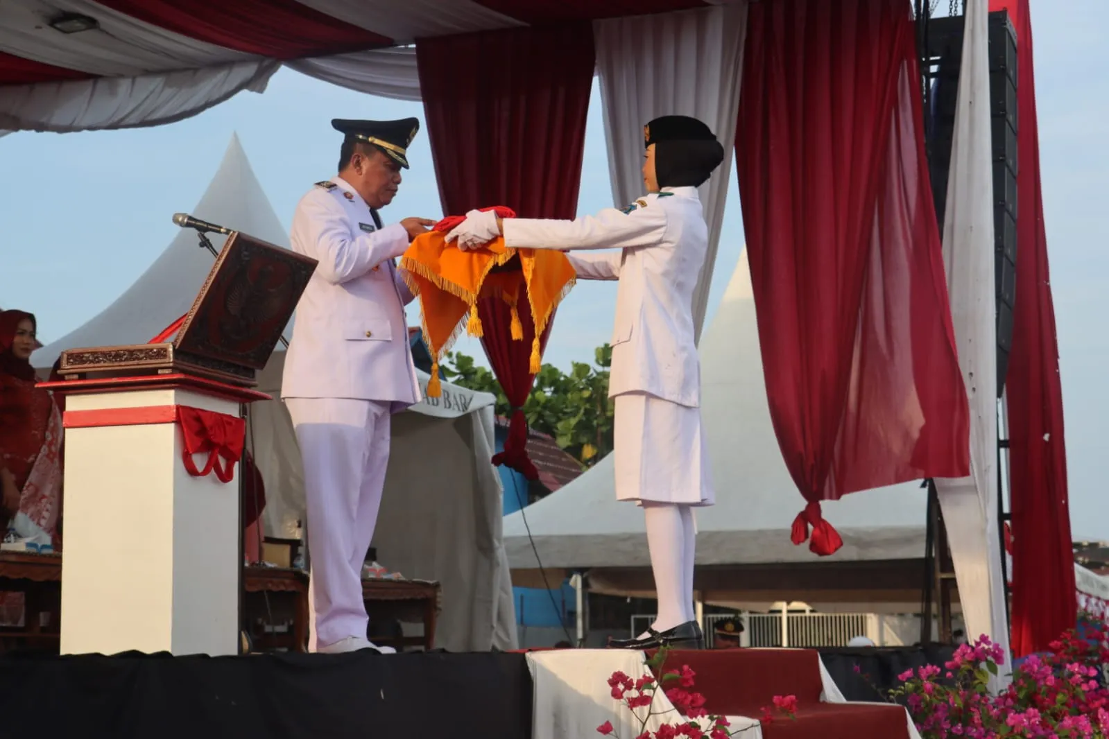 Wakapolres Tanjab Barat Hadiri Upacara Penurunan Copy Bendera Merah Putih HUT RI ke-81