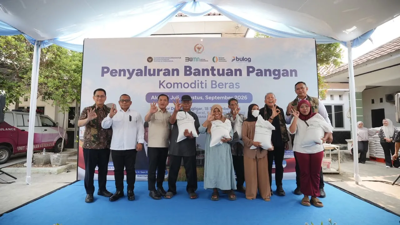 BULOG dan DPR RI Kawal Penyaluran Bantuan Pangan Beras di Karawang