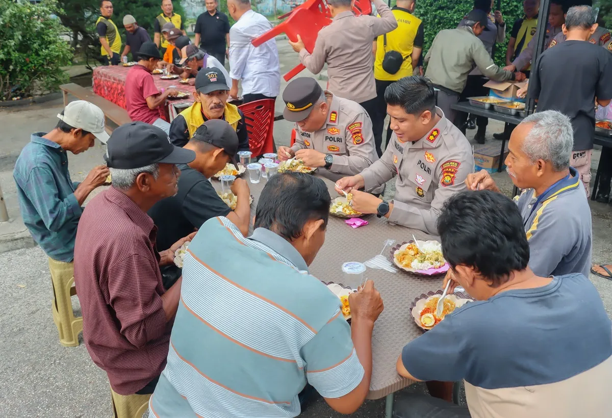 Jumat Berbagi Polres Tanjab Barat, Wujud Kepedulian dan Kedekatan Polri dengan Masyarakat